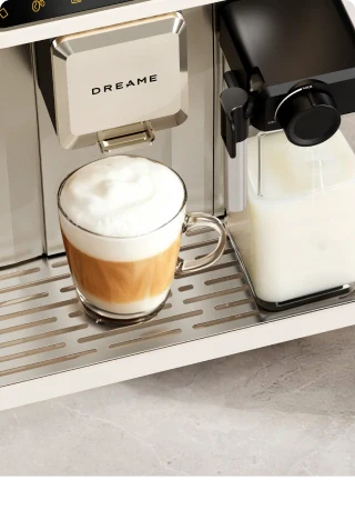 Dichter, seidiger <br class="coffeemas_c-pc-hide">Milchschaum <br class="coffeemas_c-small-hide"><br class="coffeemas_c-pc-hide">auf Knopfdruck